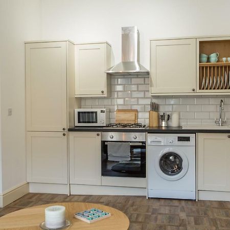 Stylish Apartment Close To Gloucester Quays & Docks Bagian luar foto