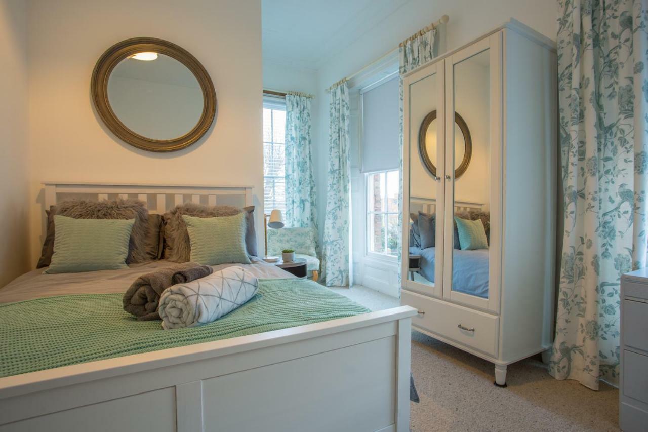 Stylish Apartment Close To Gloucester Quays & Docks Bagian luar foto