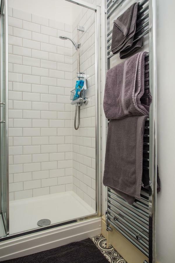 Stylish Apartment Close To Gloucester Quays & Docks Bagian luar foto
