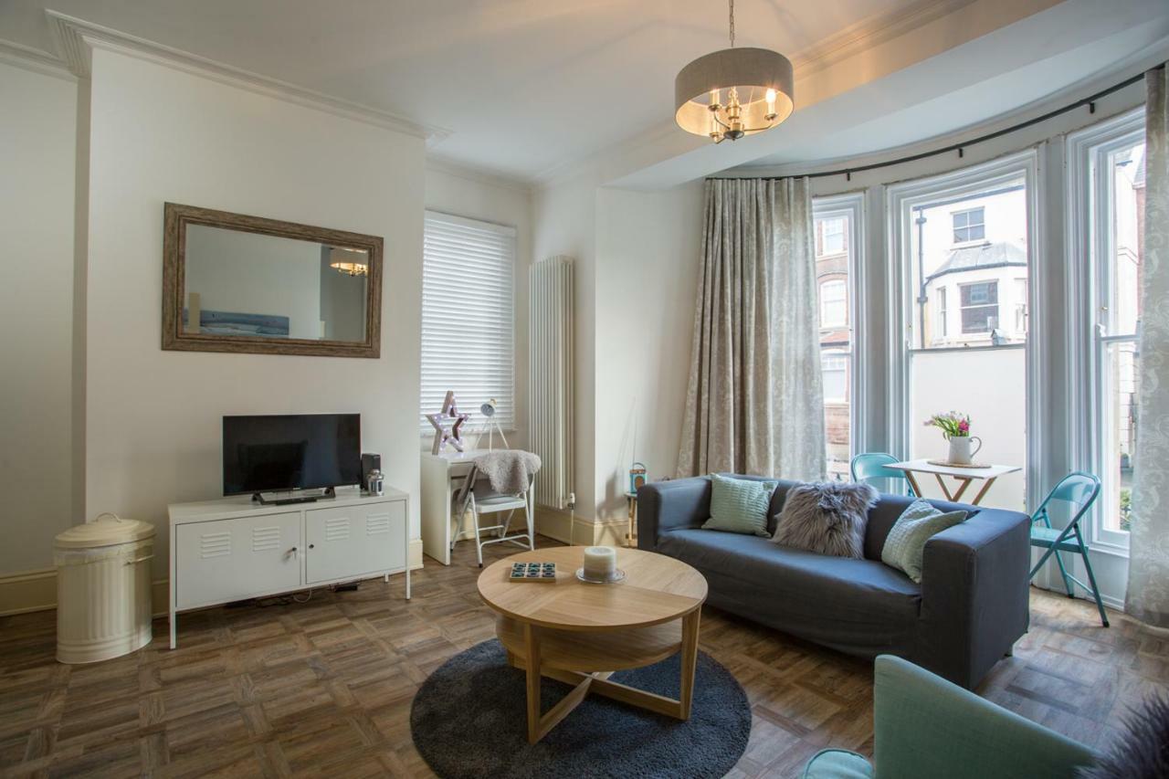 Stylish Apartment Close To Gloucester Quays & Docks Bagian luar foto