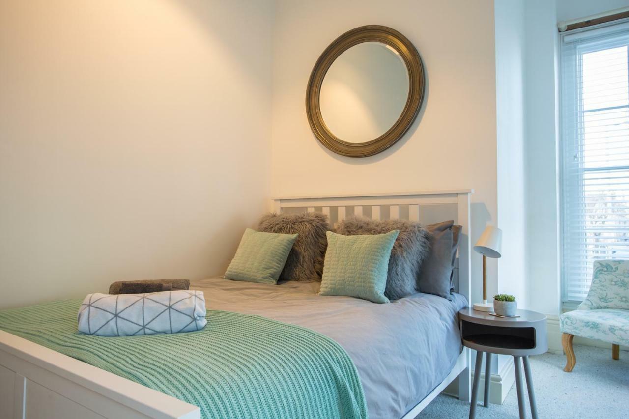 Stylish Apartment Close To Gloucester Quays & Docks Bagian luar foto